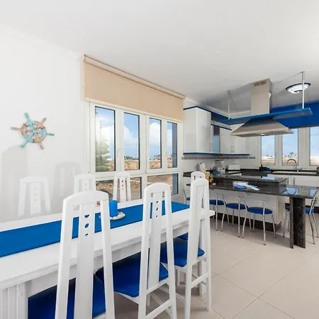 Casa Tillo Nyaraló *